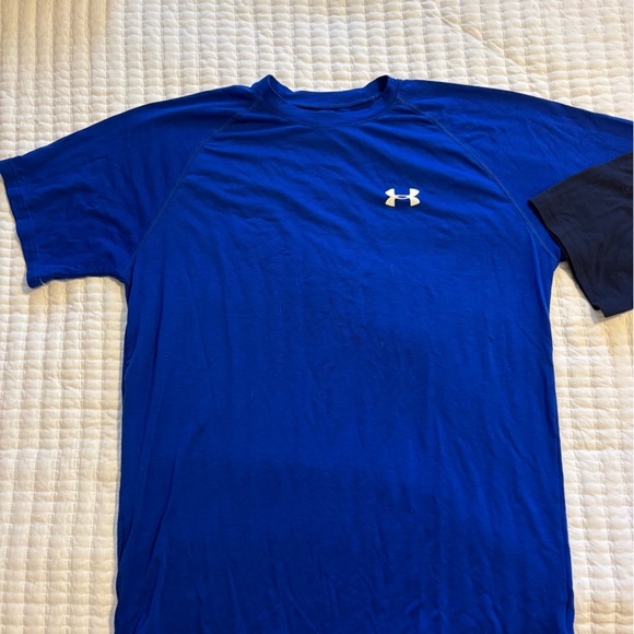Under Armour shirts. Two shirts.
Navy and Blue.
Size small - Picture 3 of 7